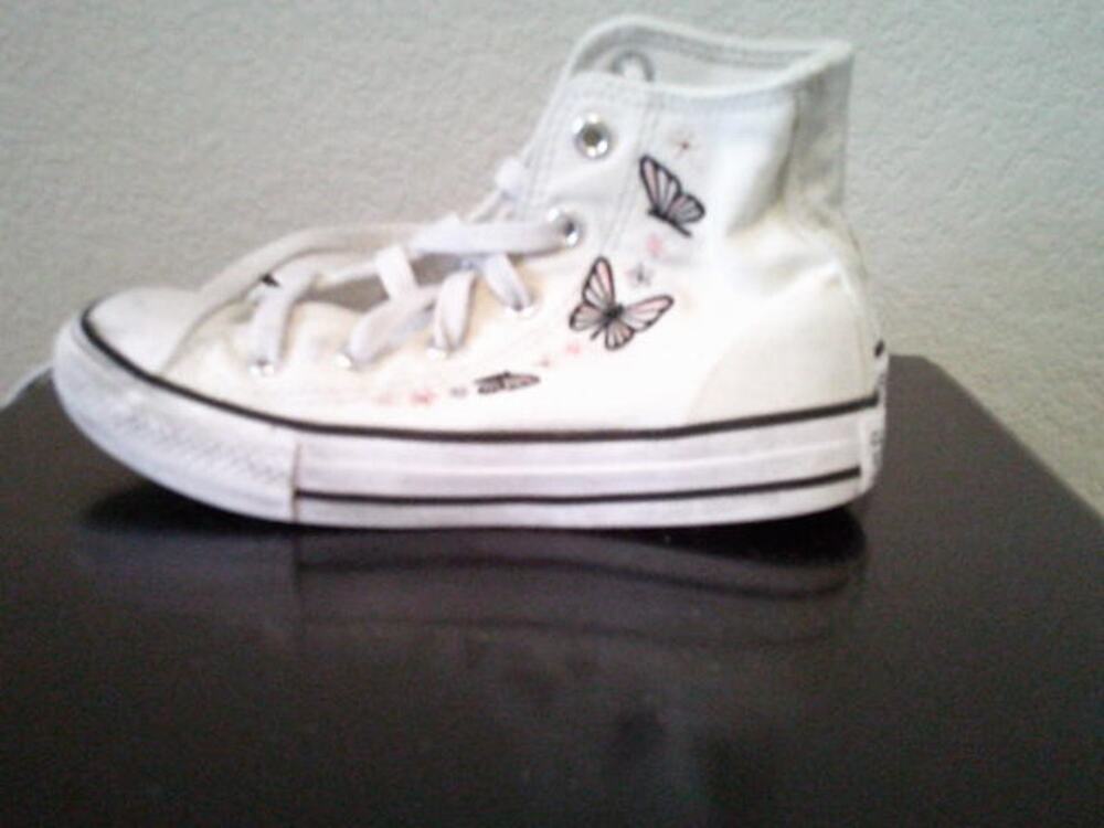 Stylish White Converse All-Star Butterfly Sneakers - Youth Size 12